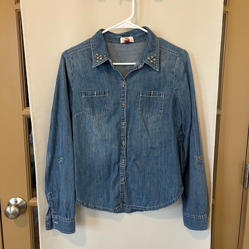 LEI Womens Juniors Medium Chambray Button Up Shirt With Studs
